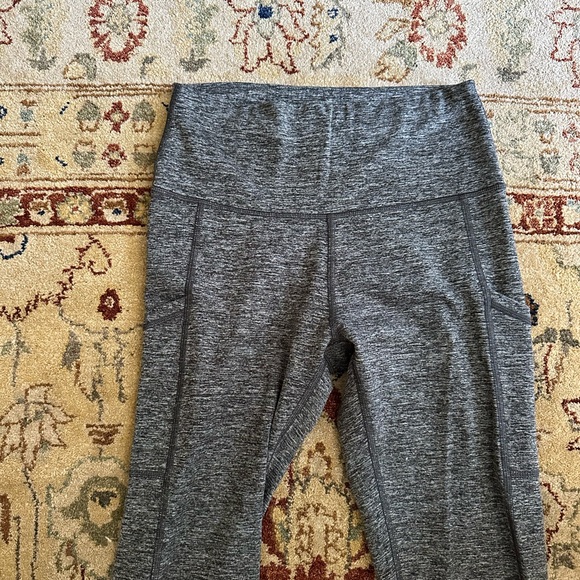 Aerie Gray Pocket Leggings - Picture 2 of 6